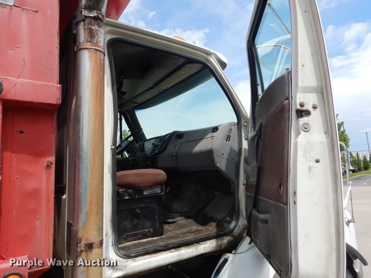 image for item GV9012 1997 Ford LT9000  dump truck