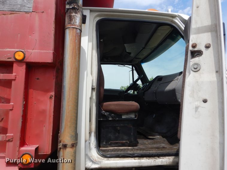 image for item GV9012 1997 Ford LT9000  dump truck