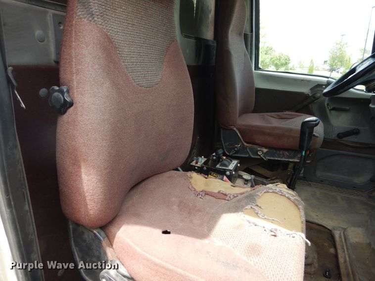 image for item GV9012 1997 Ford LT9000  dump truck