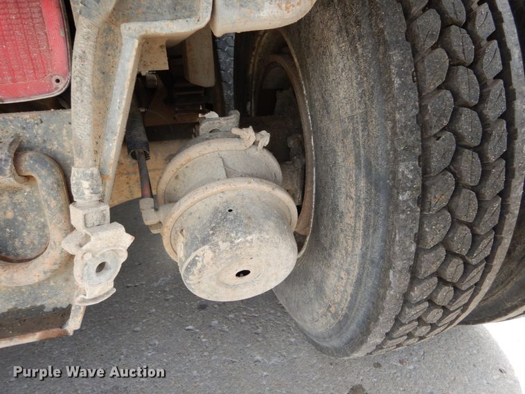 image for item GV9012 1997 Ford LT9000  dump truck