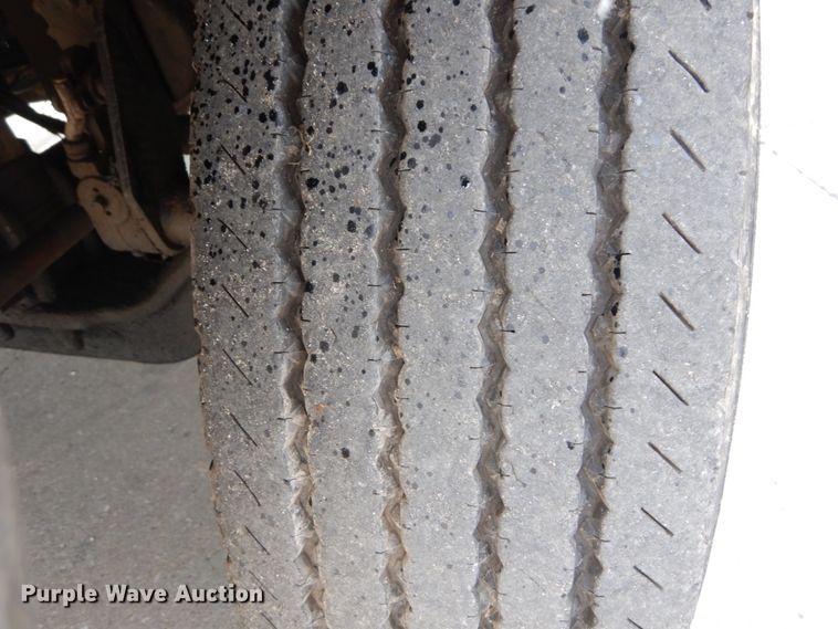 image for item GV9012 1997 Ford LT9000  dump truck