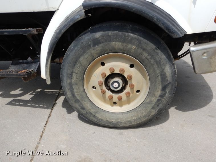 image for item GV9012 1997 Ford LT9000  dump truck