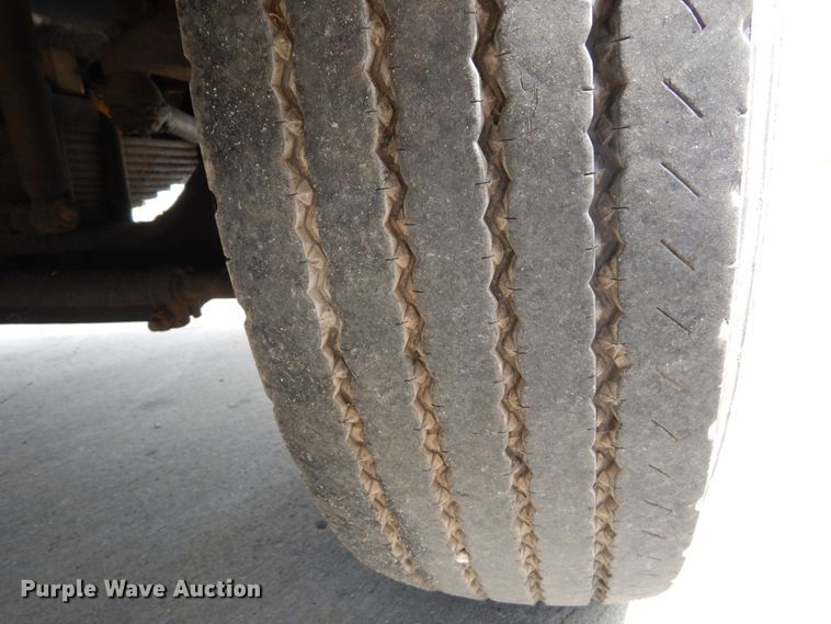 image for item GV9012 1997 Ford LT9000  dump truck