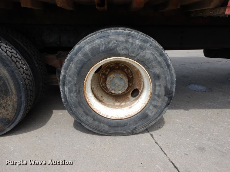 image for item GV9012 1997 Ford LT9000  dump truck