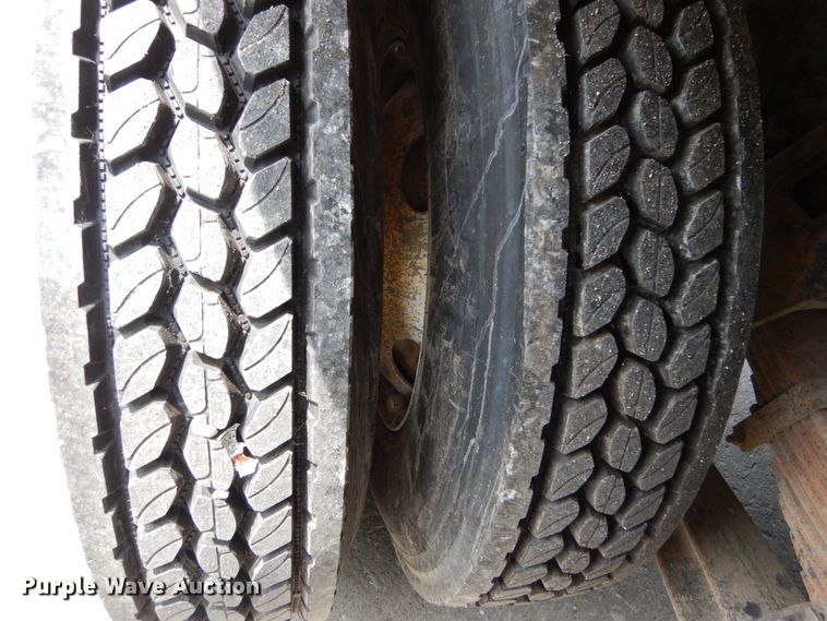 image for item GV9012 1997 Ford LT9000  dump truck