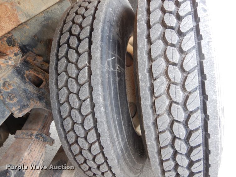 image for item GV9012 1997 Ford LT9000  dump truck