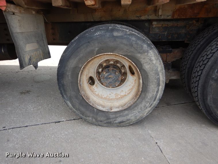 image for item GV9012 1997 Ford LT9000  dump truck