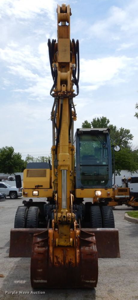 image for item GV9013 2000 New Holland EW160  rubber tire excavator