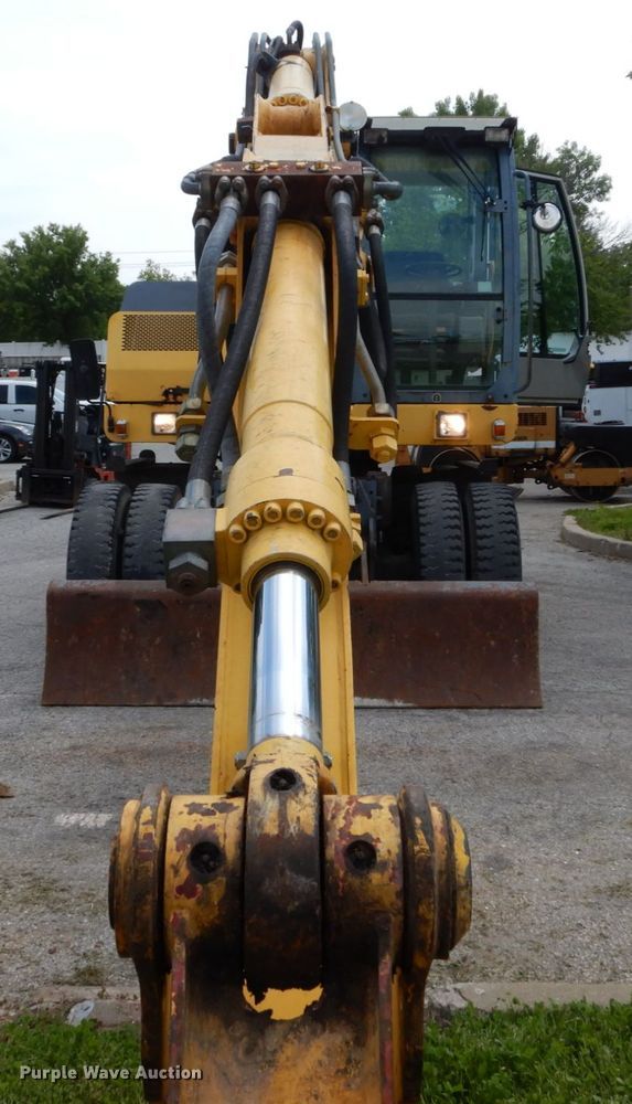 image for item GV9013 2000 New Holland EW160  rubber tire excavator