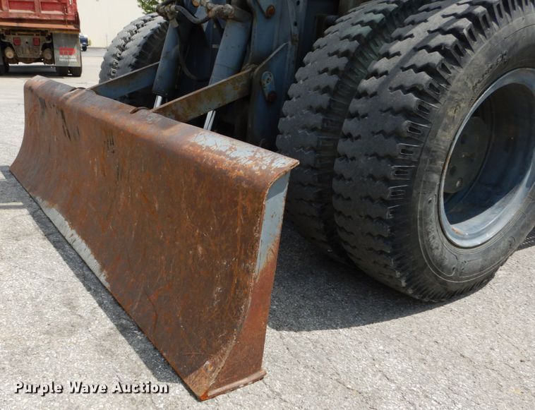 image for item GV9013 2000 New Holland EW160  rubber tire excavator