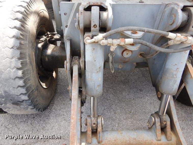 image for item GV9013 2000 New Holland EW160  rubber tire excavator