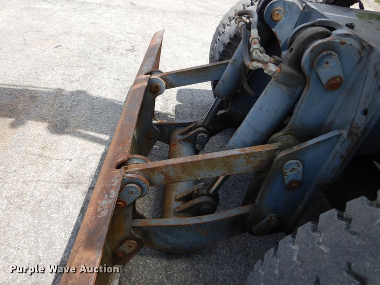 image for item GV9013 2000 New Holland EW160  rubber tire excavator