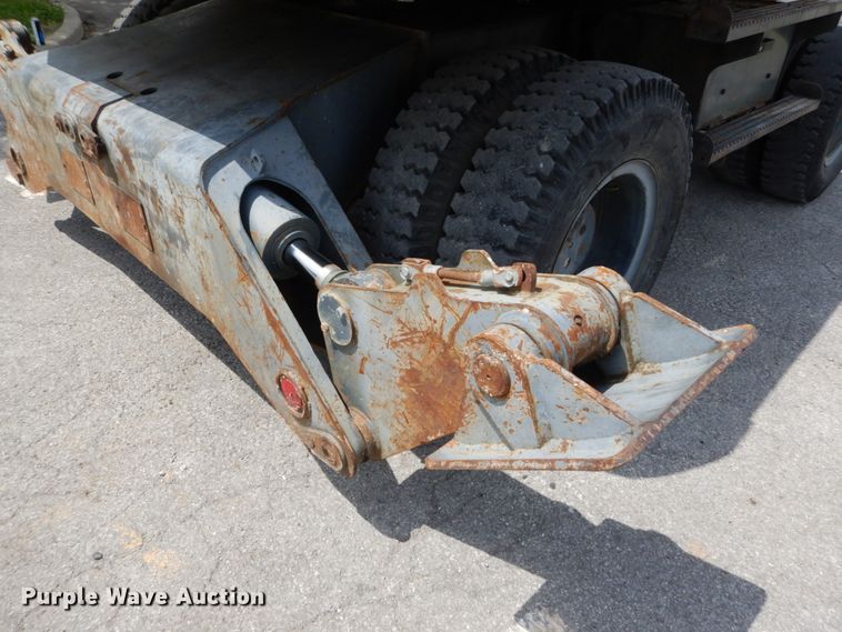 image for item GV9013 2000 New Holland EW160  rubber tire excavator