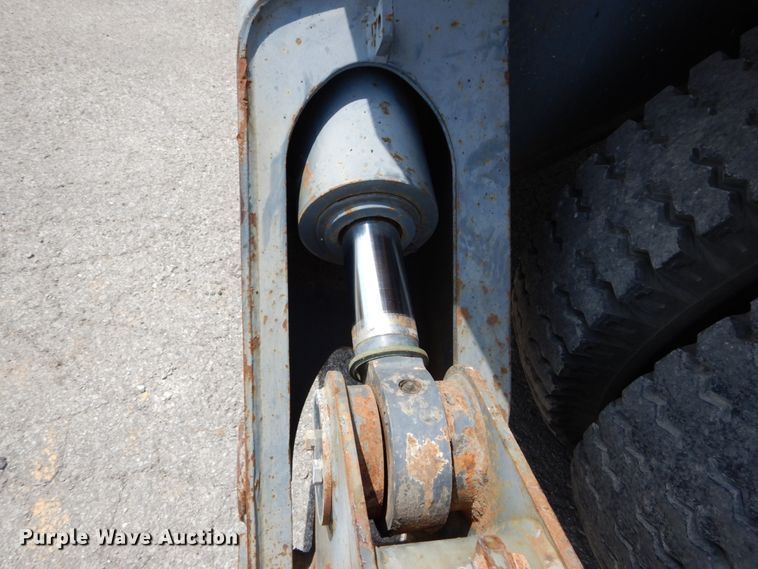 image for item GV9013 2000 New Holland EW160  rubber tire excavator