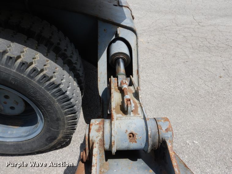 image for item GV9013 2000 New Holland EW160  rubber tire excavator