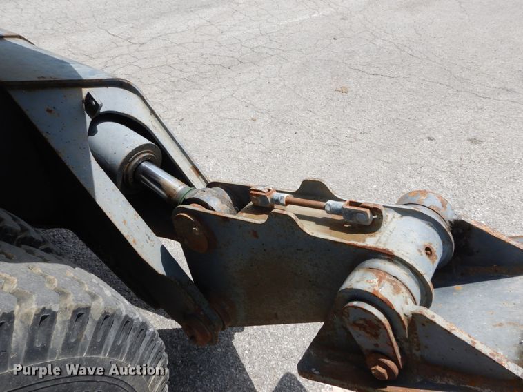 image for item GV9013 2000 New Holland EW160  rubber tire excavator