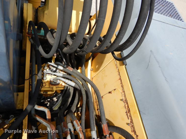 image for item GV9013 2000 New Holland EW160  rubber tire excavator