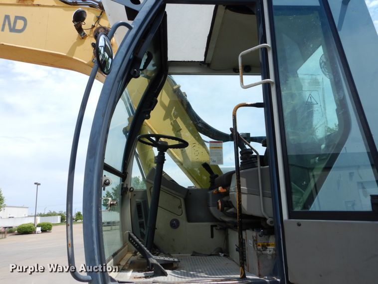 image for item GV9013 2000 New Holland EW160  rubber tire excavator