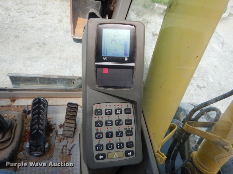 image for item GV9013 2000 New Holland EW160  rubber tire excavator