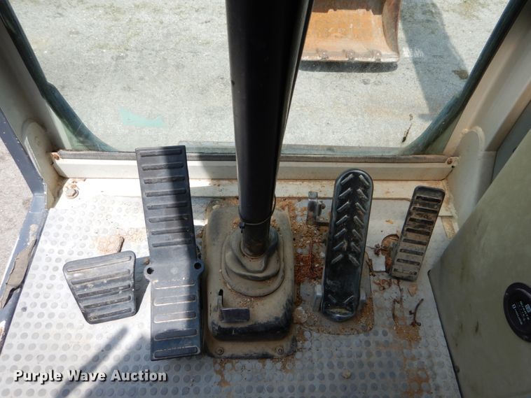 image for item GV9013 2000 New Holland EW160  rubber tire excavator