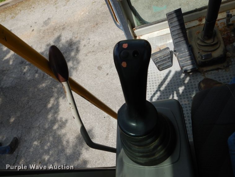 image for item GV9013 2000 New Holland EW160  rubber tire excavator