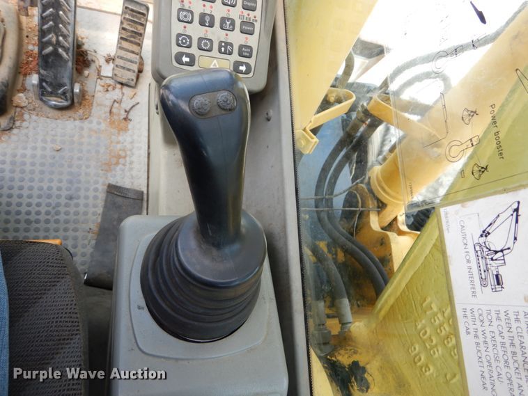 image for item GV9013 2000 New Holland EW160  rubber tire excavator