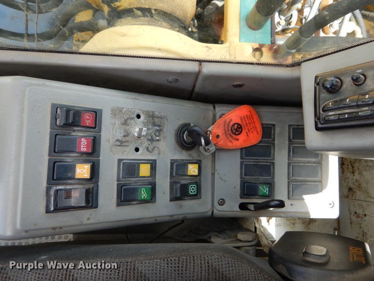 image for item GV9013 2000 New Holland EW160  rubber tire excavator