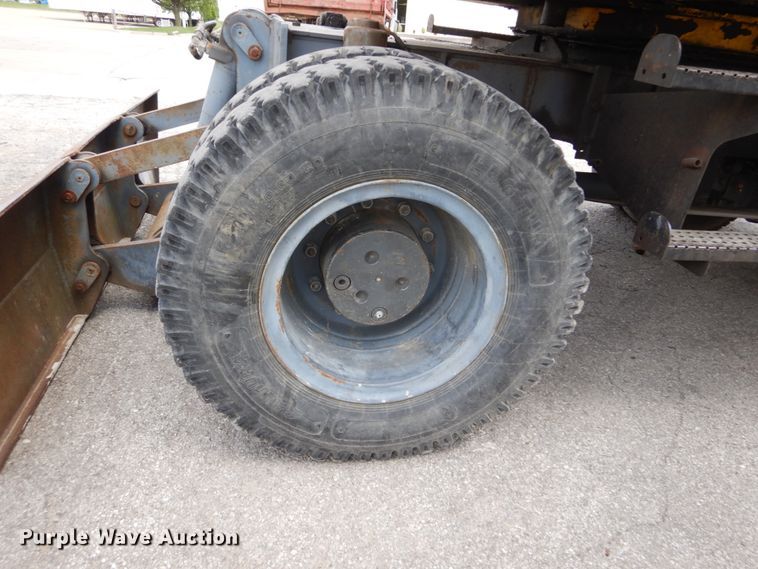 image for item GV9013 2000 New Holland EW160  rubber tire excavator