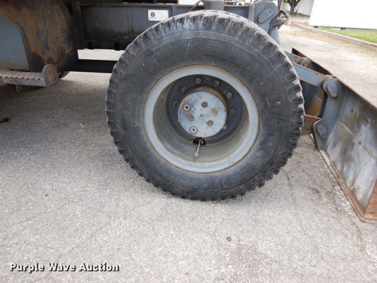 image for item GV9013 2000 New Holland EW160  rubber tire excavator