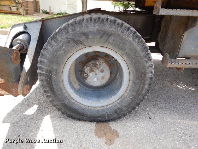 image for item GV9013 2000 New Holland EW160  rubber tire excavator