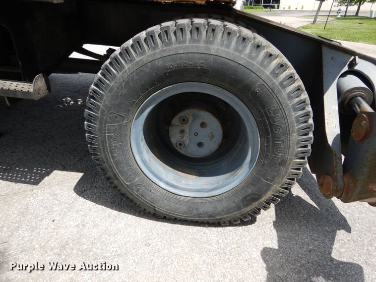 image for item GV9013 2000 New Holland EW160  rubber tire excavator