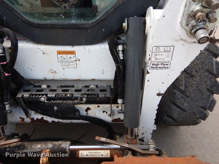 image for item GV9015 2014 Bobcat S590  skid steer loader