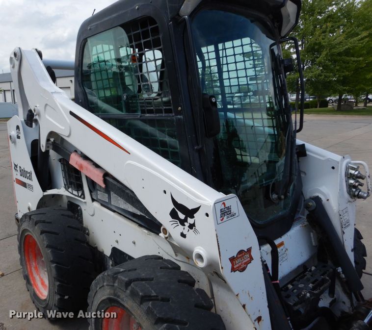 image for item GV9015 2014 Bobcat S590  skid steer loader