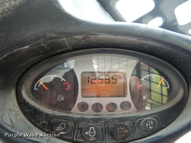 image for item GV9015 2014 Bobcat S590  skid steer loader