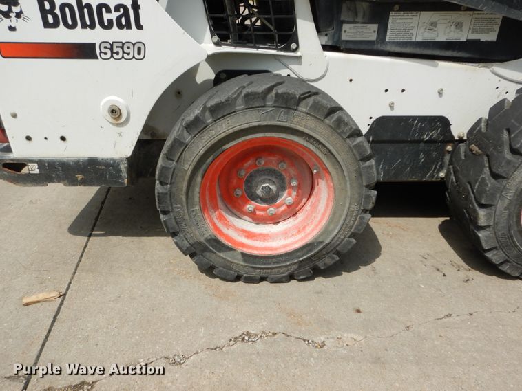 image for item GV9015 2014 Bobcat S590  skid steer loader