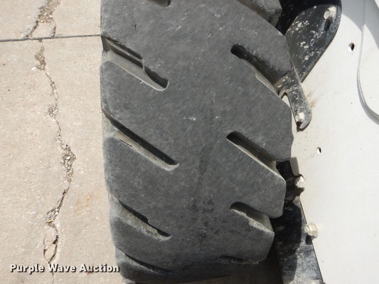 image for item GV9015 2014 Bobcat S590  skid steer loader