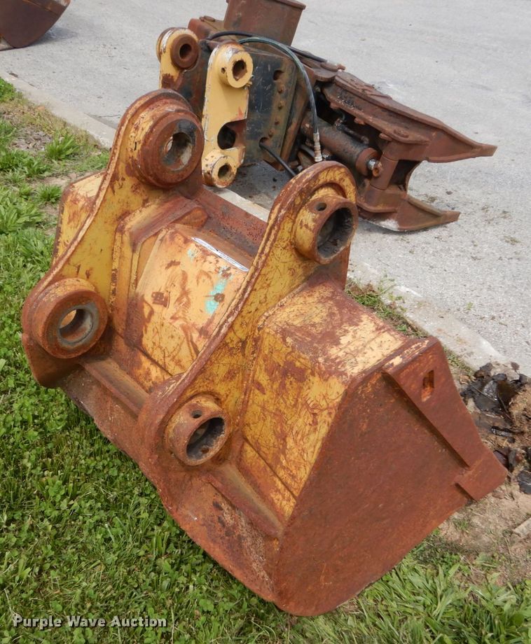 image for item GV9018 34"W excavator bucket