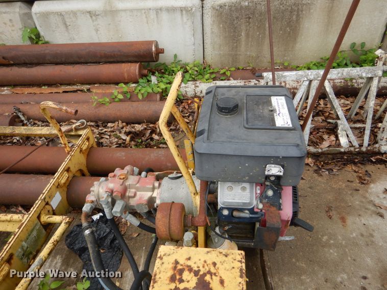 image for item GV9023 Terramite roller screed