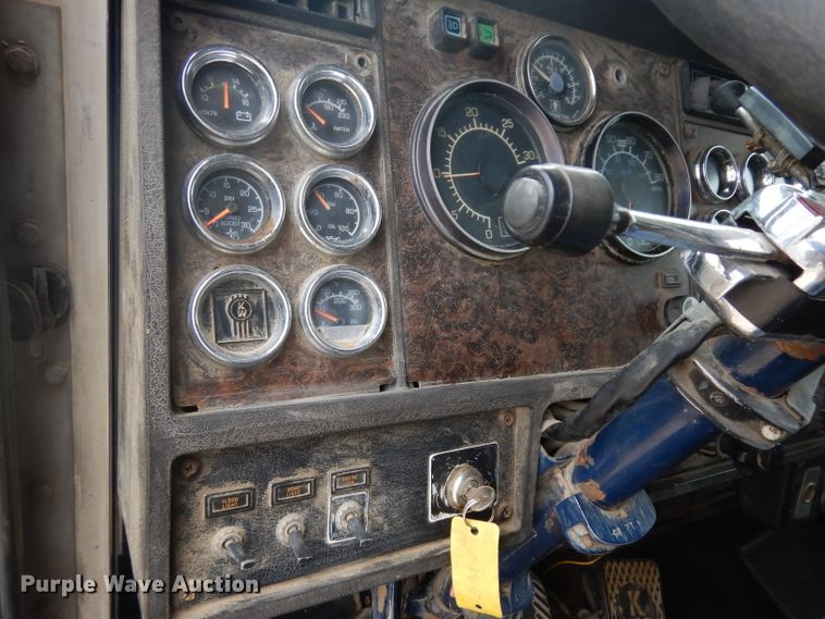 image for item GW9096 1984 Kenworth W900  dump truck