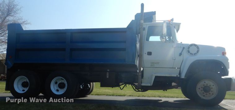 image for item GW9785 1997 Ford LT8000 dump truck