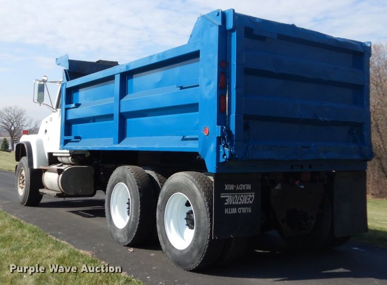 image for item GW9785 1997 Ford LT8000 dump truck