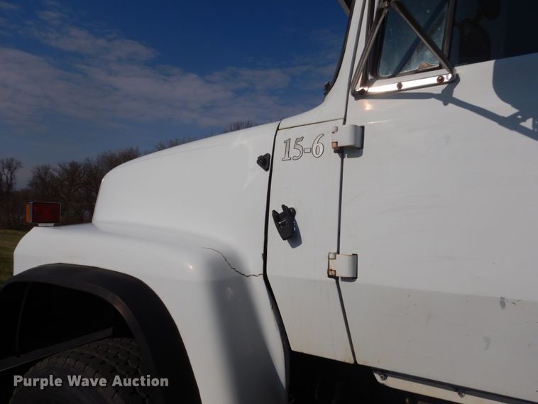 image for item GW9785 1997 Ford LT8000 dump truck