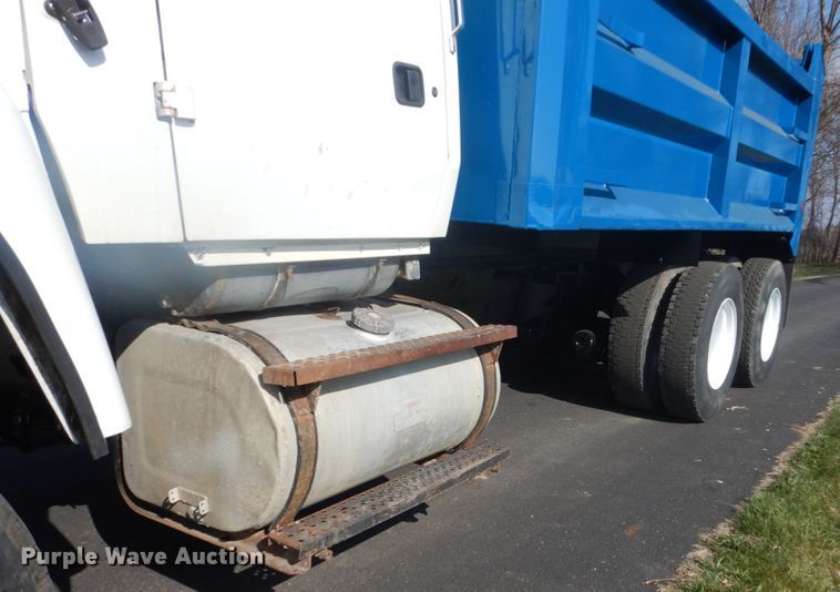 image for item GW9785 1997 Ford LT8000 dump truck