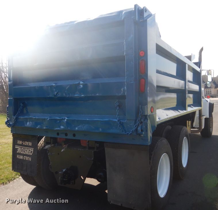 image for item GW9785 1997 Ford LT8000 dump truck