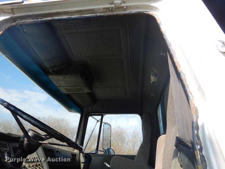 image for item GW9785 1997 Ford LT8000 dump truck