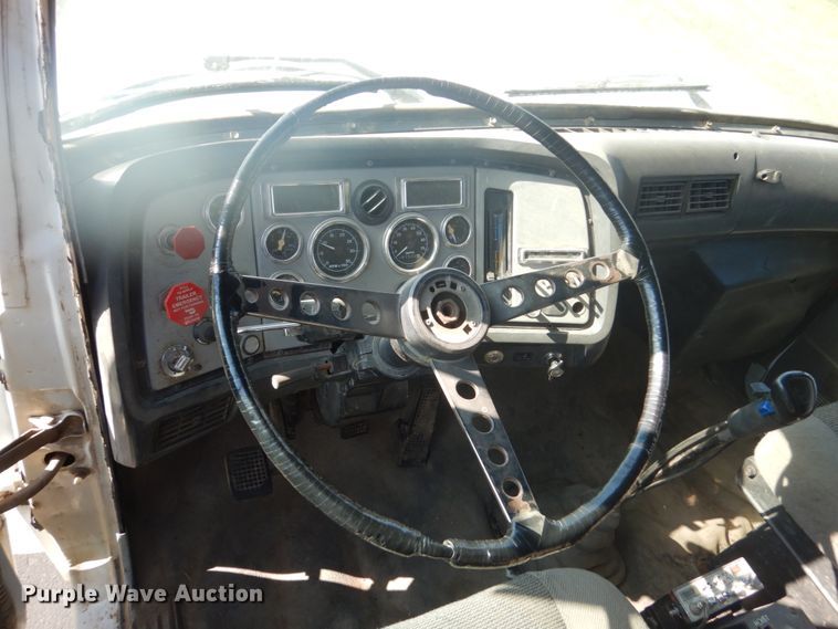 image for item GW9785 1997 Ford LT8000 dump truck