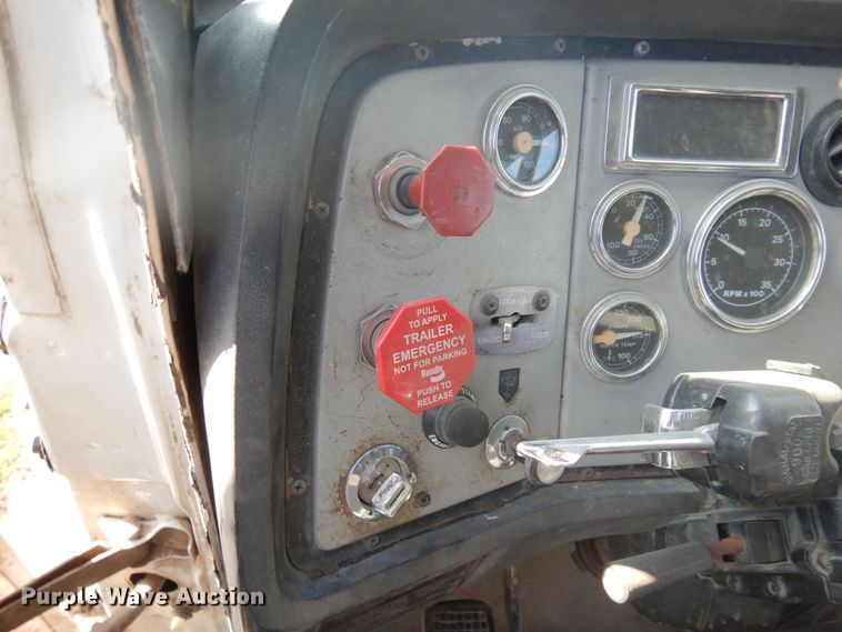 image for item GW9785 1997 Ford LT8000 dump truck