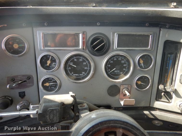 image for item GW9785 1997 Ford LT8000 dump truck