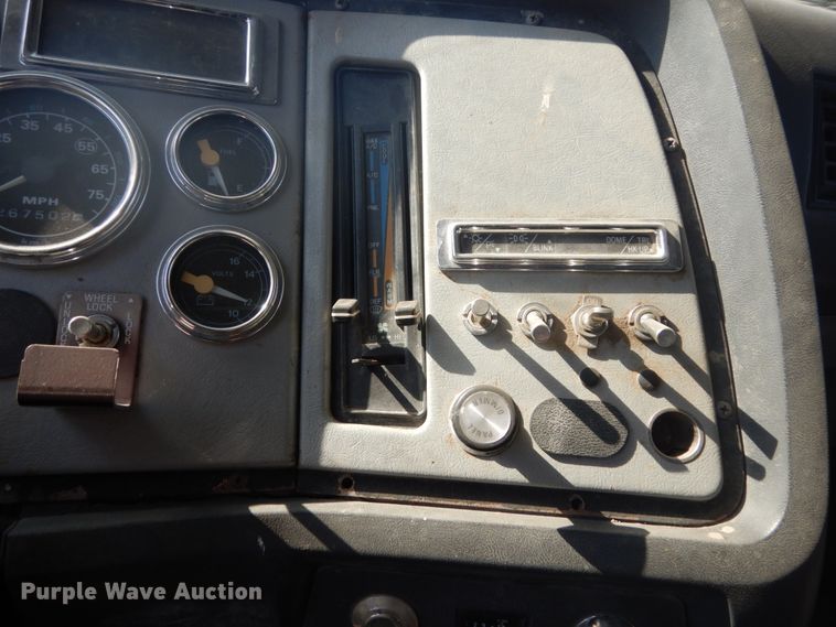 image for item GW9785 1997 Ford LT8000 dump truck