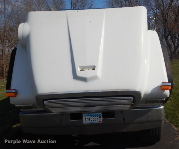 image for item GW9785 1997 Ford LT8000 dump truck